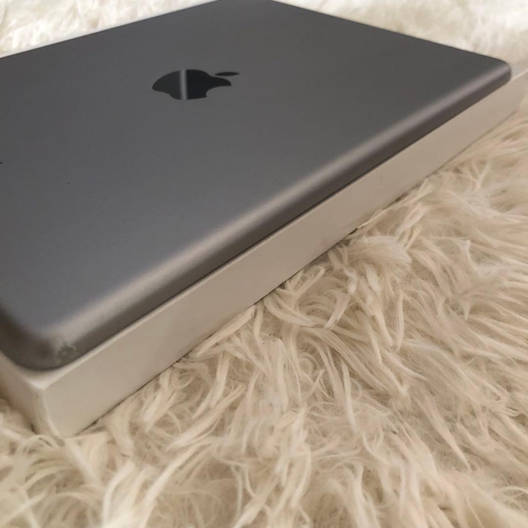 【完動品】iPad 第5世代 32GB Wi-Fi【すぐ発送】