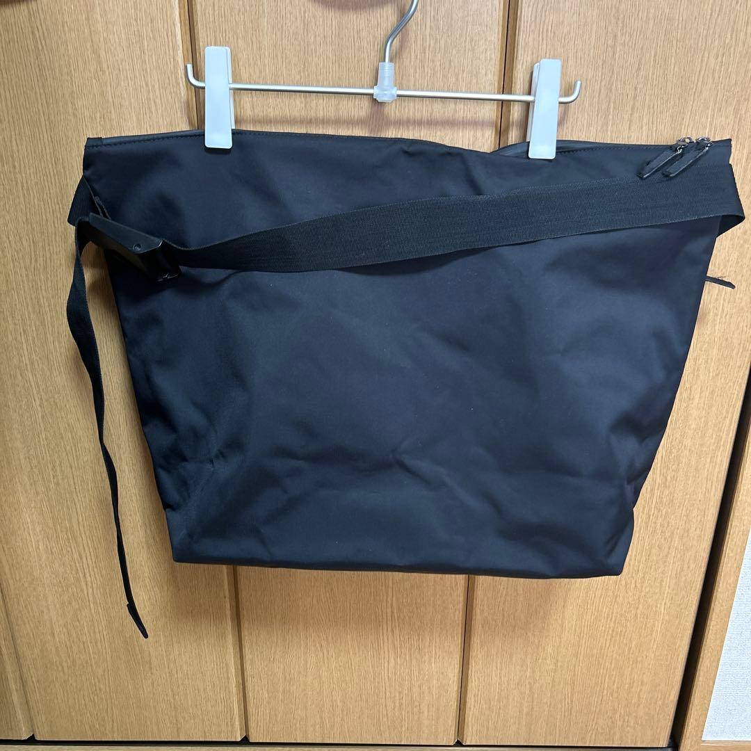 meltum ブラック ナイロン メッセンジャーバッグ