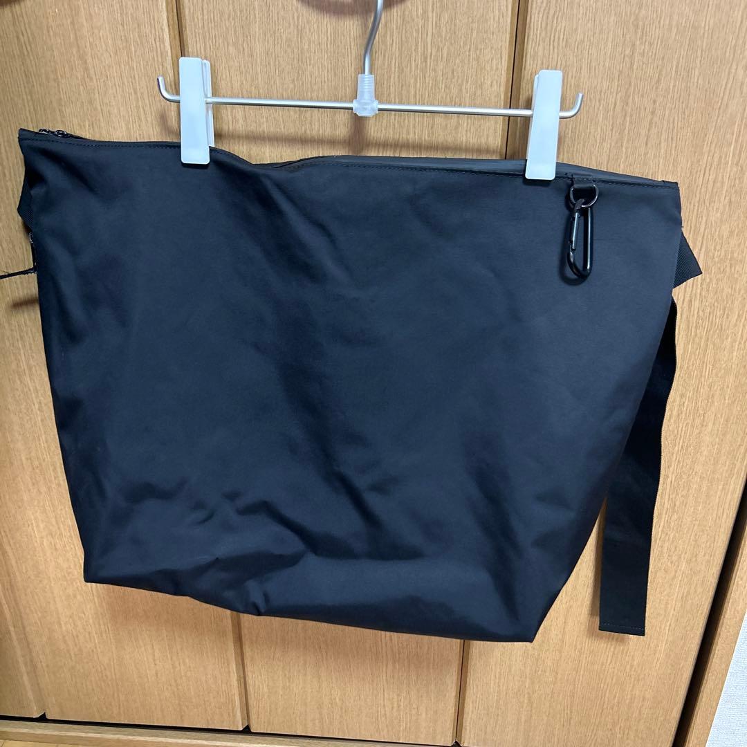 meltum ブラック ナイロン メッセンジャーバッグ