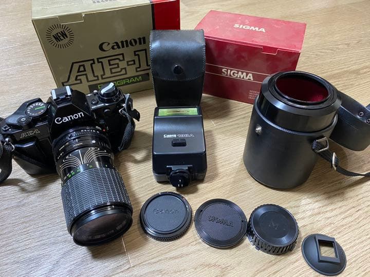 アンティークキヤノン一眼レフAE_1.ブラック、フィルムカメラ、実写中昭和レトロ