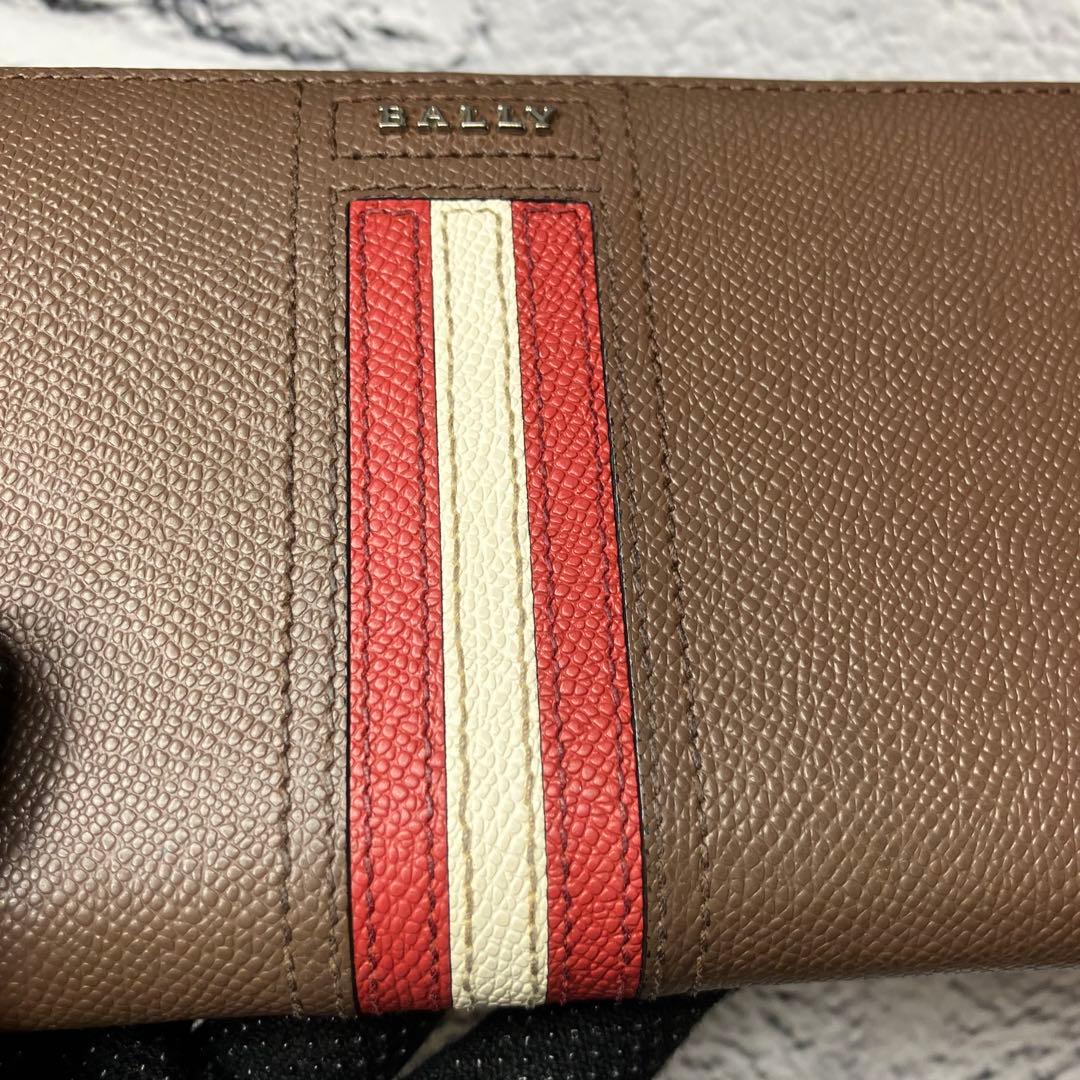 美品✨バリー トレインスポッティング シボ革 ロゴ金具 ラウンドジップ 長財布