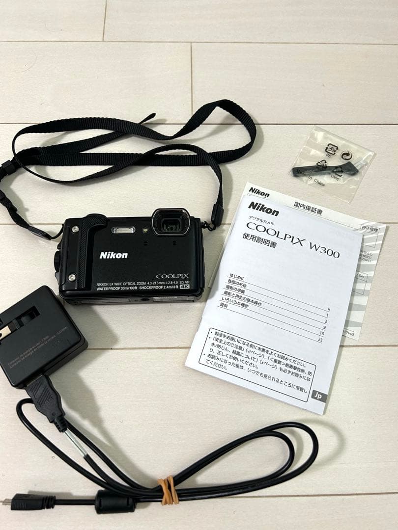 Nikon COOLPIX W300 防水　デジタルカメラ