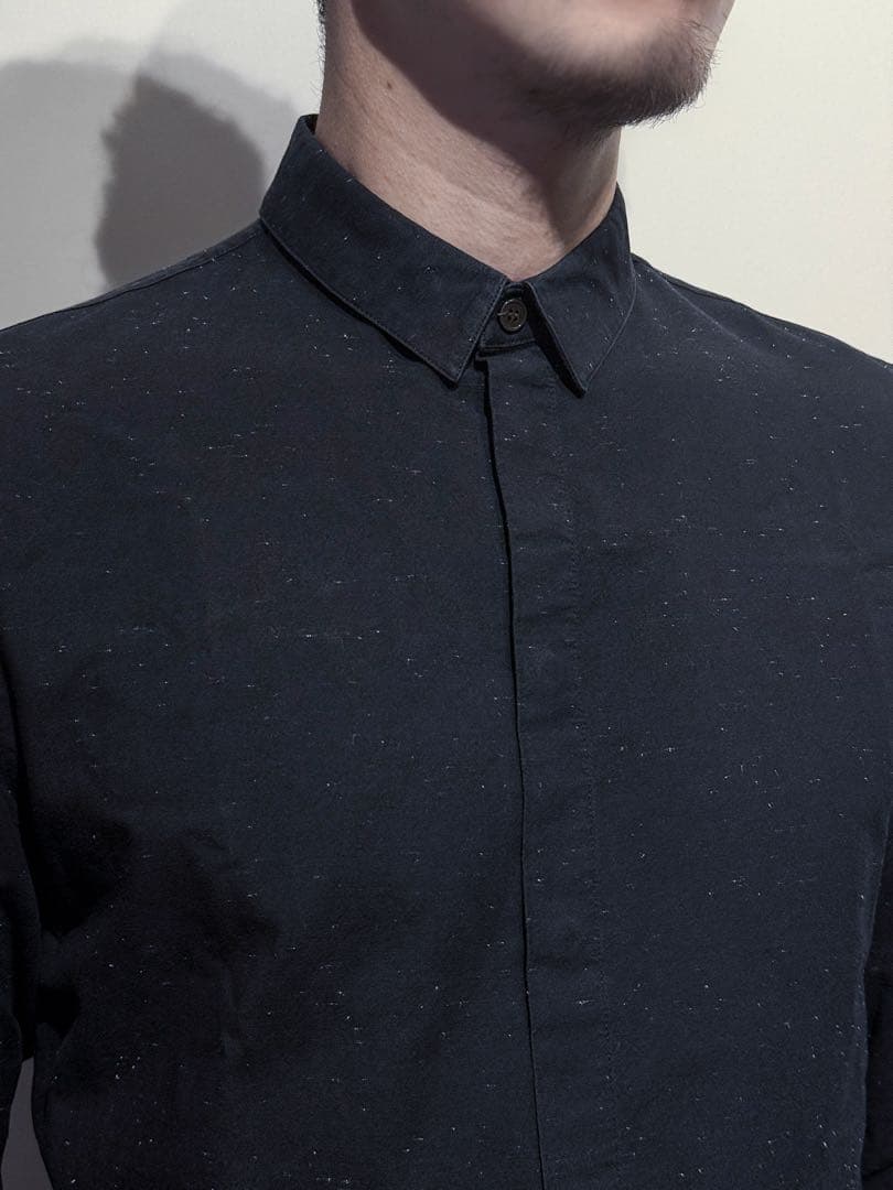 クリスヴァンアッシュ 黒シャツ