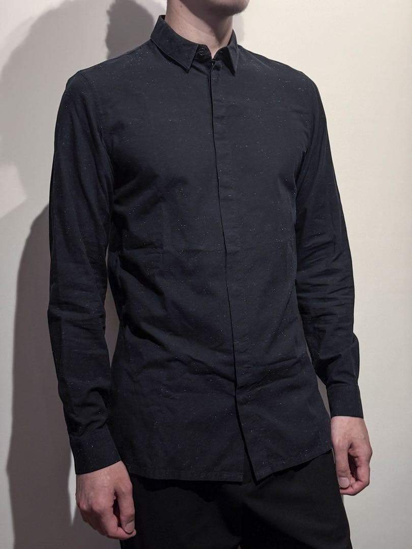 クリスヴァンアッシュ 黒シャツ