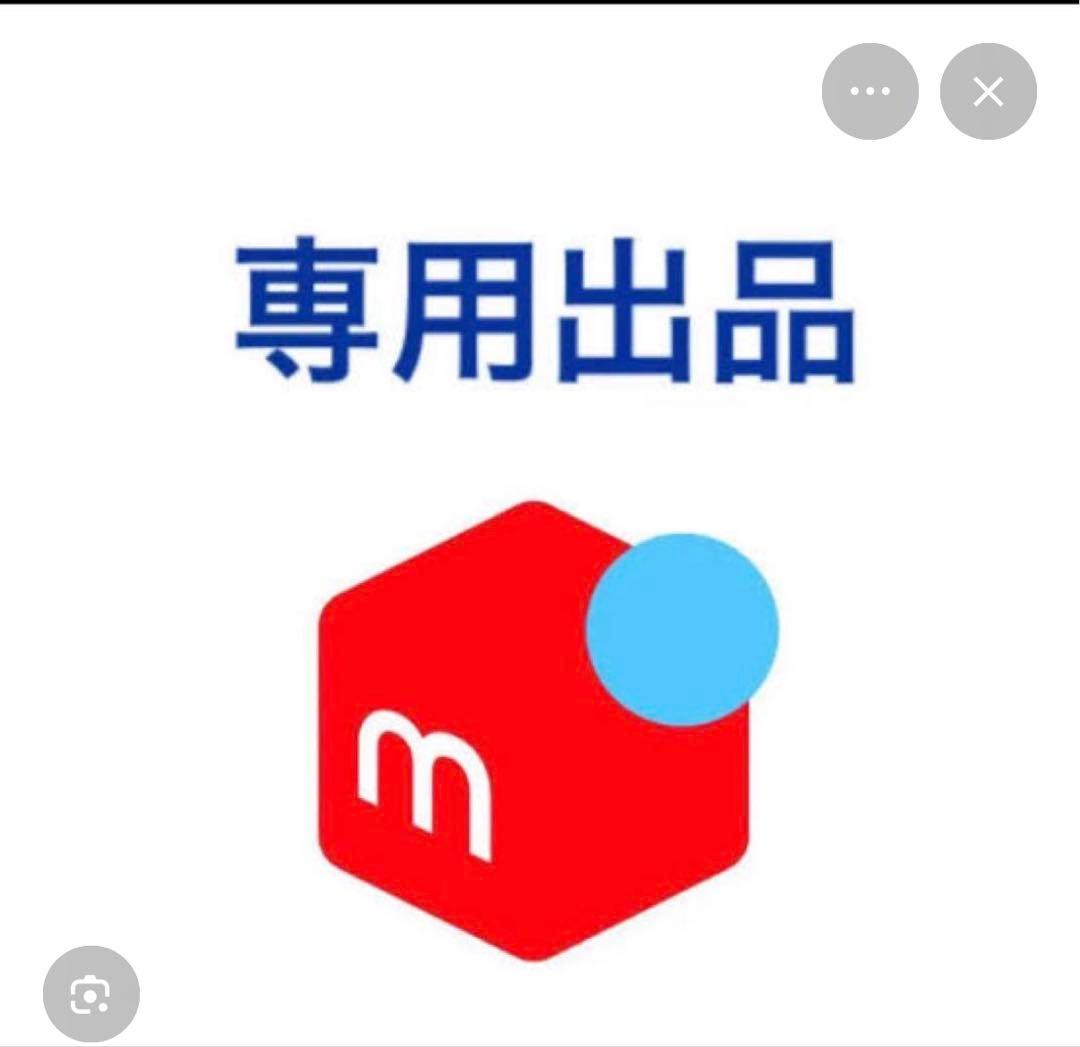 上腕二頭筋 BALENCIAGA BBネックレス