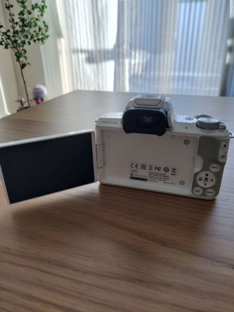 Canon EOS M ミラーレスカメラ ホワイト