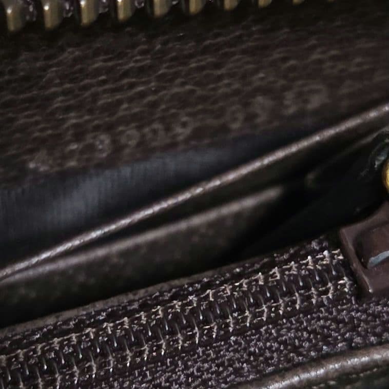 美品レア GUCCI クーリエ GGスプリーム ジップアラウンド ウォレット