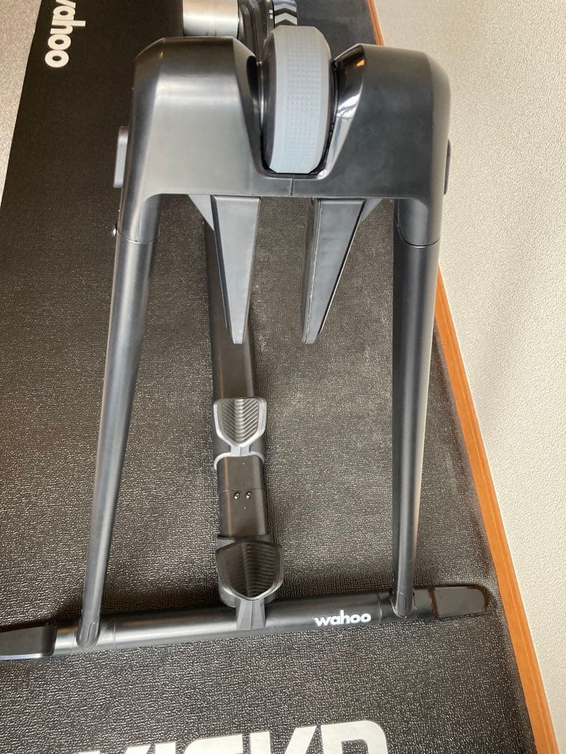 Wahoo KICR ROLLR スマートバイクトレーナー