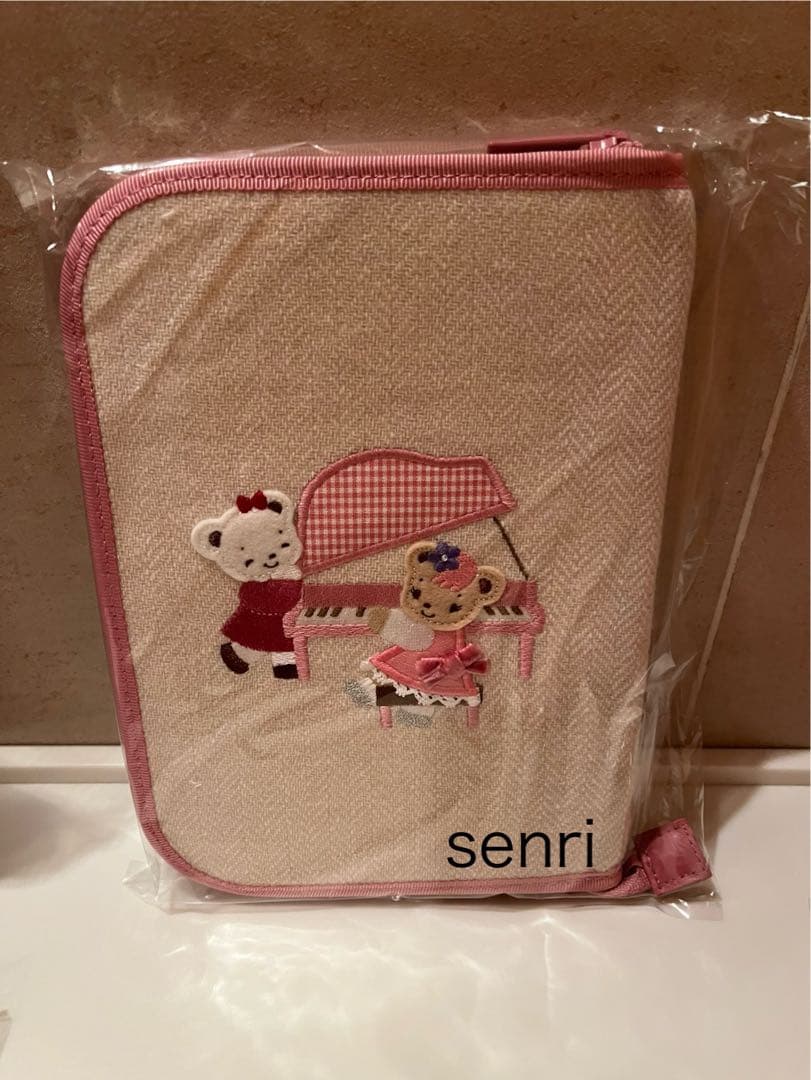 RIN　familiar キャトルレーヴ マルチポーチ ファミリア　ポーチ