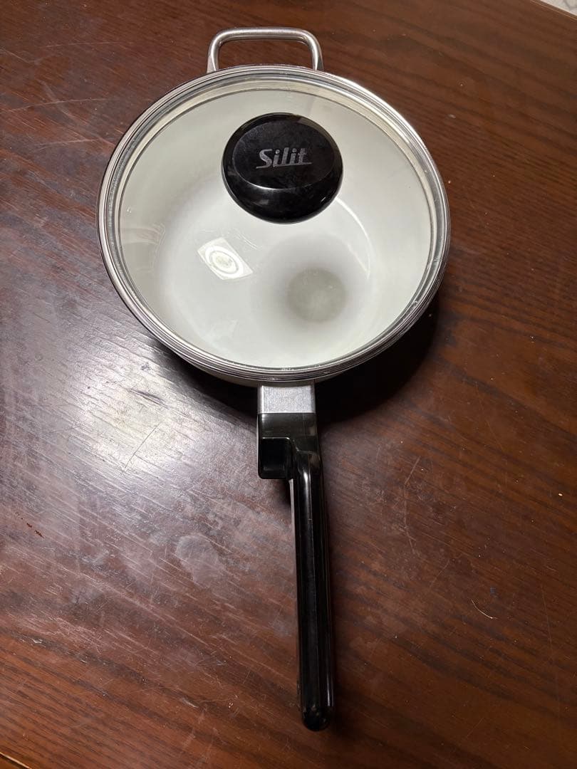 シリット　蓋付き片手鍋　シラルガン