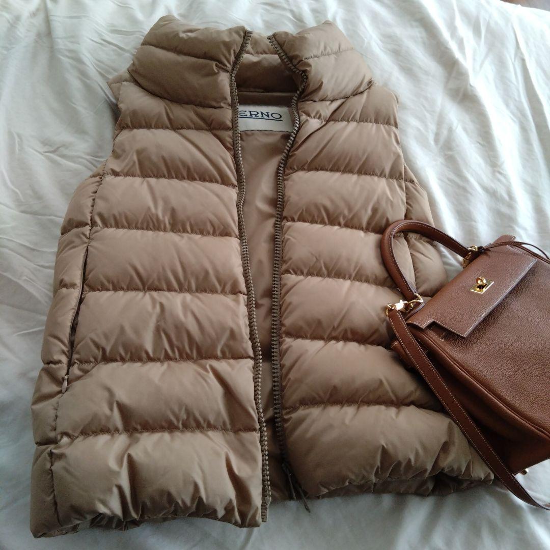 Herno ベージュ ダウンベスト　超美品