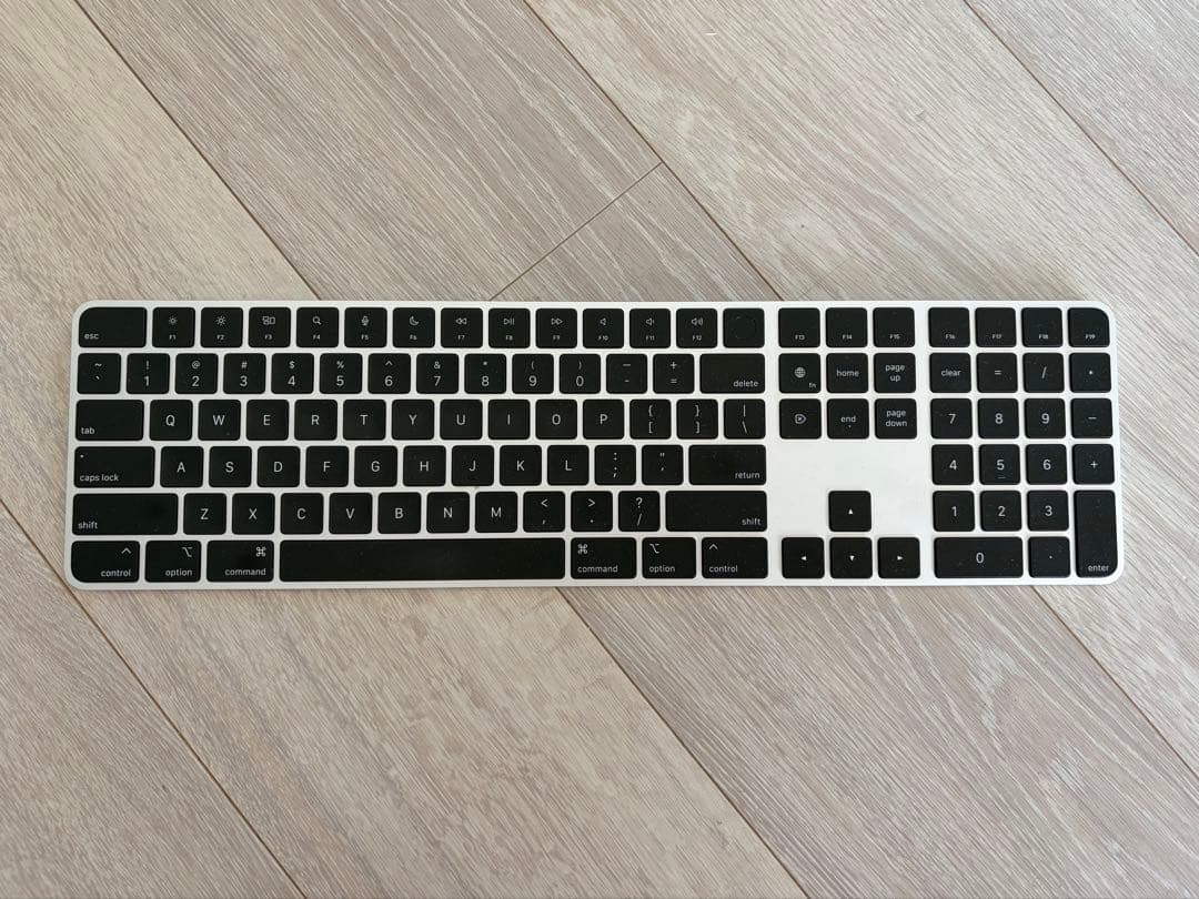 US 配列Apple Magic Keyboard with touch ID