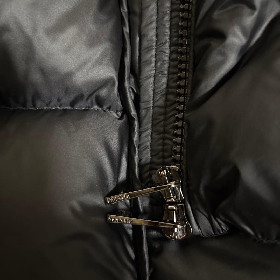 MONCLER モンクレール　ブラック ダウンフード付き