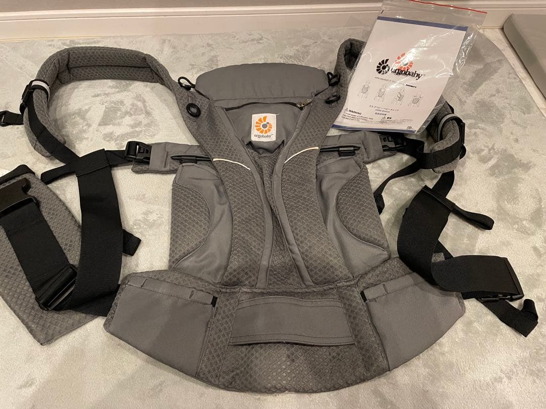 Ergobaby OMNI Bree グレー　未使用のポーチもあります