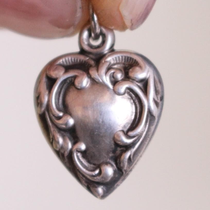 30s　スウィートハートジュエリー　波　スクロール　アールデコ　NAVY 古着に