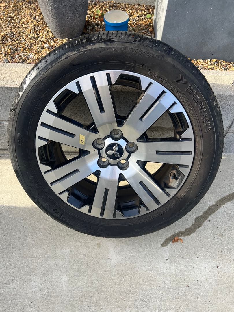 デリカD5後期 三菱純正18インチタイヤ＆ホイール4本セット