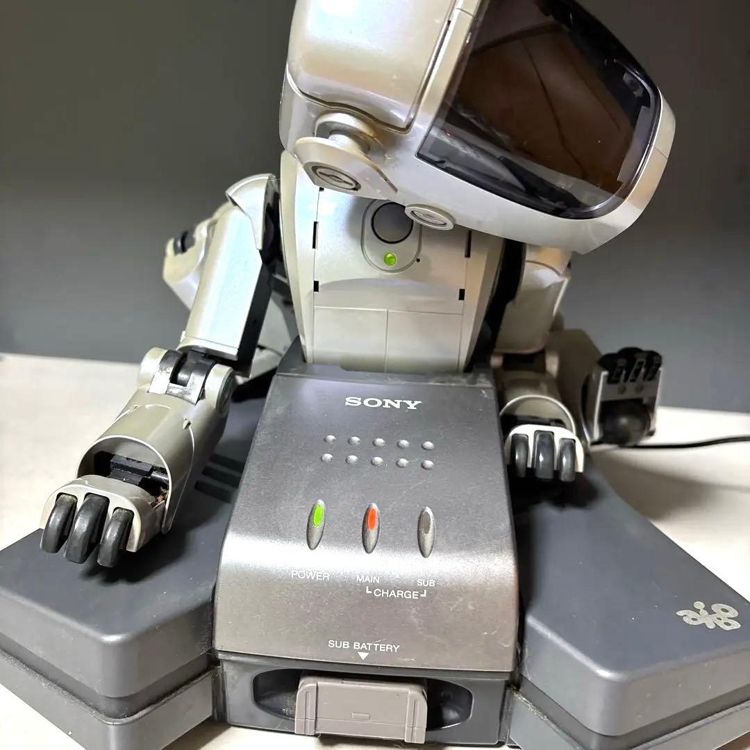 a*1様 SONY AIBO ERS-111 シルバー色　犬　ジャンク品
