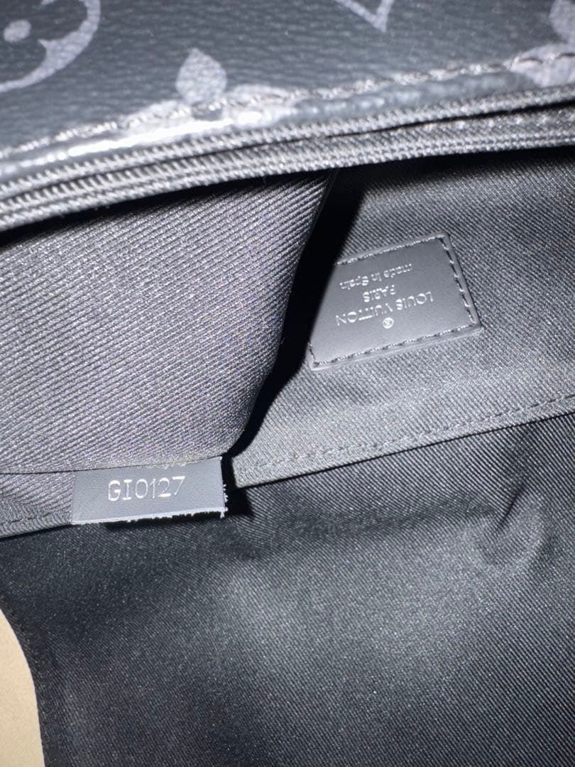 Louis Vuitton ブラックメッセンジャーバッグ『週末三日間限定セール』