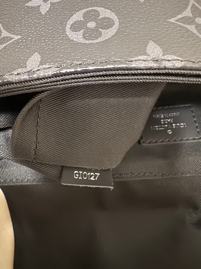 Louis Vuitton ブラックメッセンジャーバッグ『週末三日間限定セール』