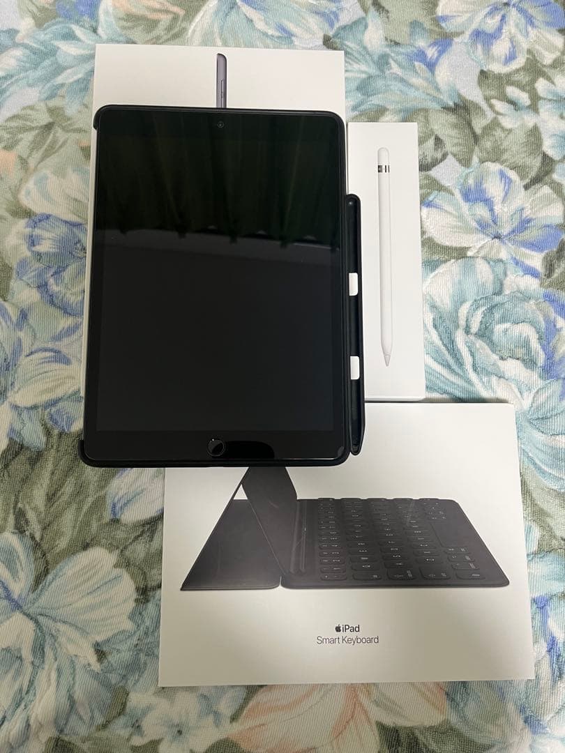 iPad 本体8世代Apple Pencil、smart keyboard付き