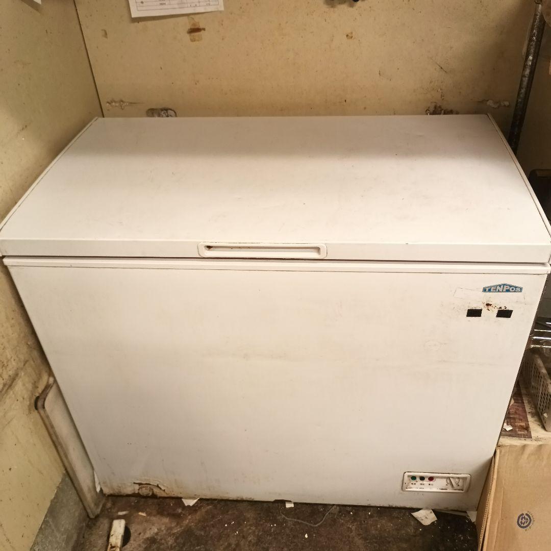 送料込み 　業務用大型冷凍ストッカー（保冷庫）