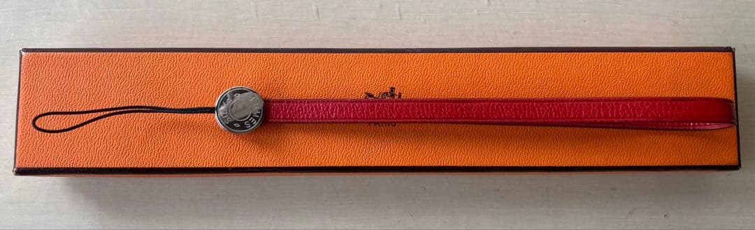 新品未使用　HERMES　エルメス　セリエ　革製　レッド　携帯ストラップ　箱付き