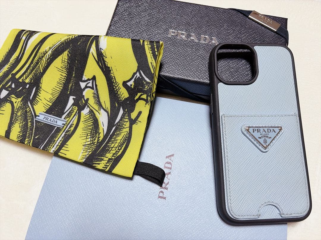 PRADA iPhone15 サフィアーノレザー ブルー