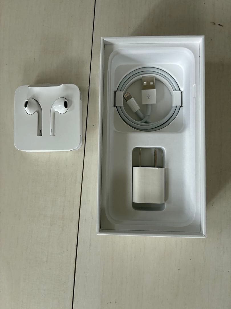 iPhone se2 64GB ホワイト　美品　本体