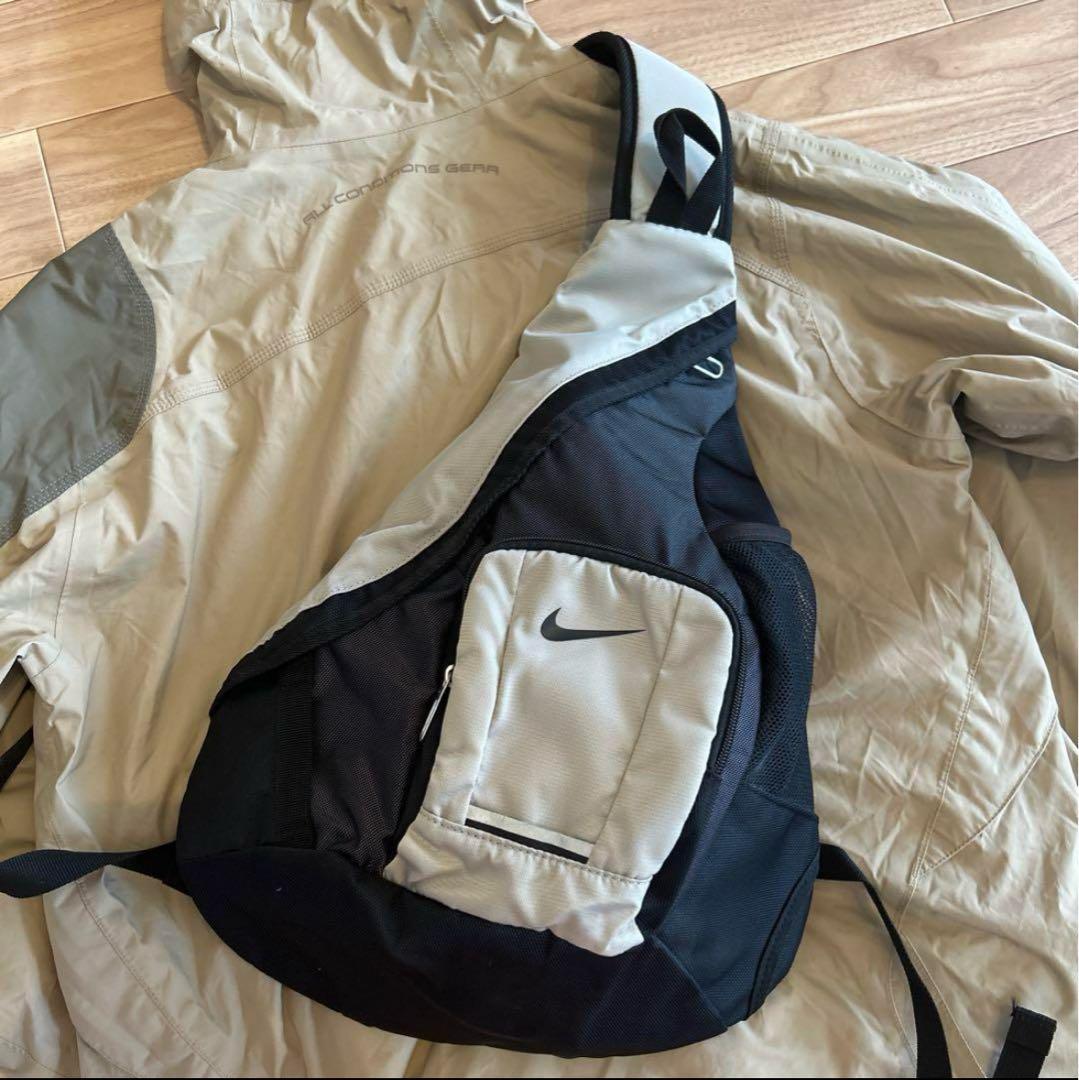 90s nike ナイキ　メッセンジャーバッグ　ワンショルダー　黒　古着　90s