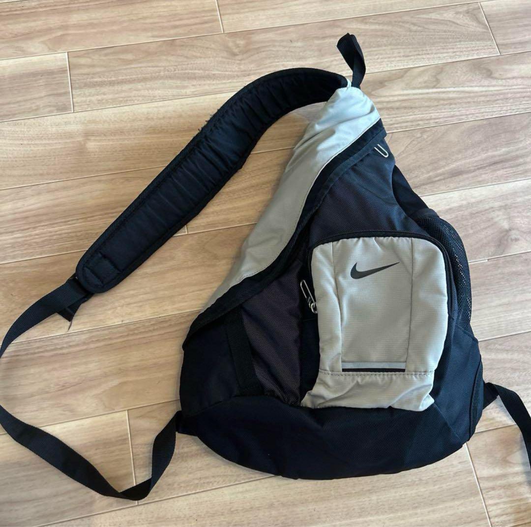 90s nike ナイキ　メッセンジャーバッグ　ワンショルダー　黒　古着　90s