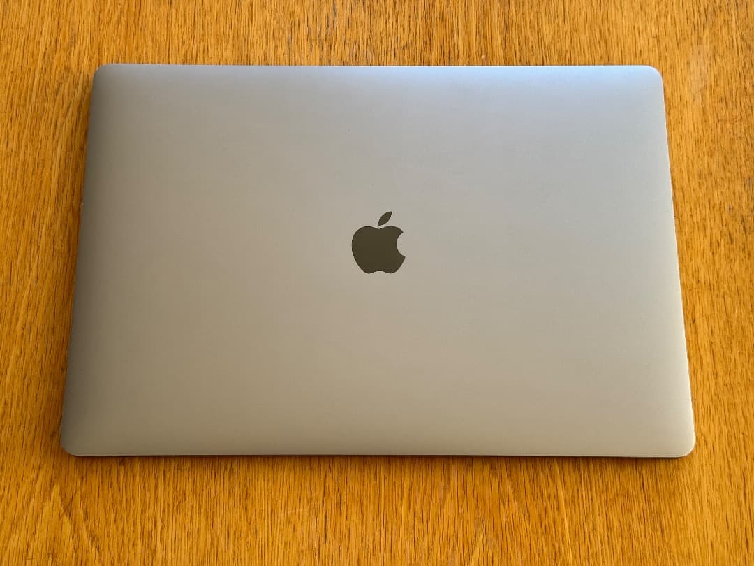MacBook Pro 2018 i9 (15インチ)