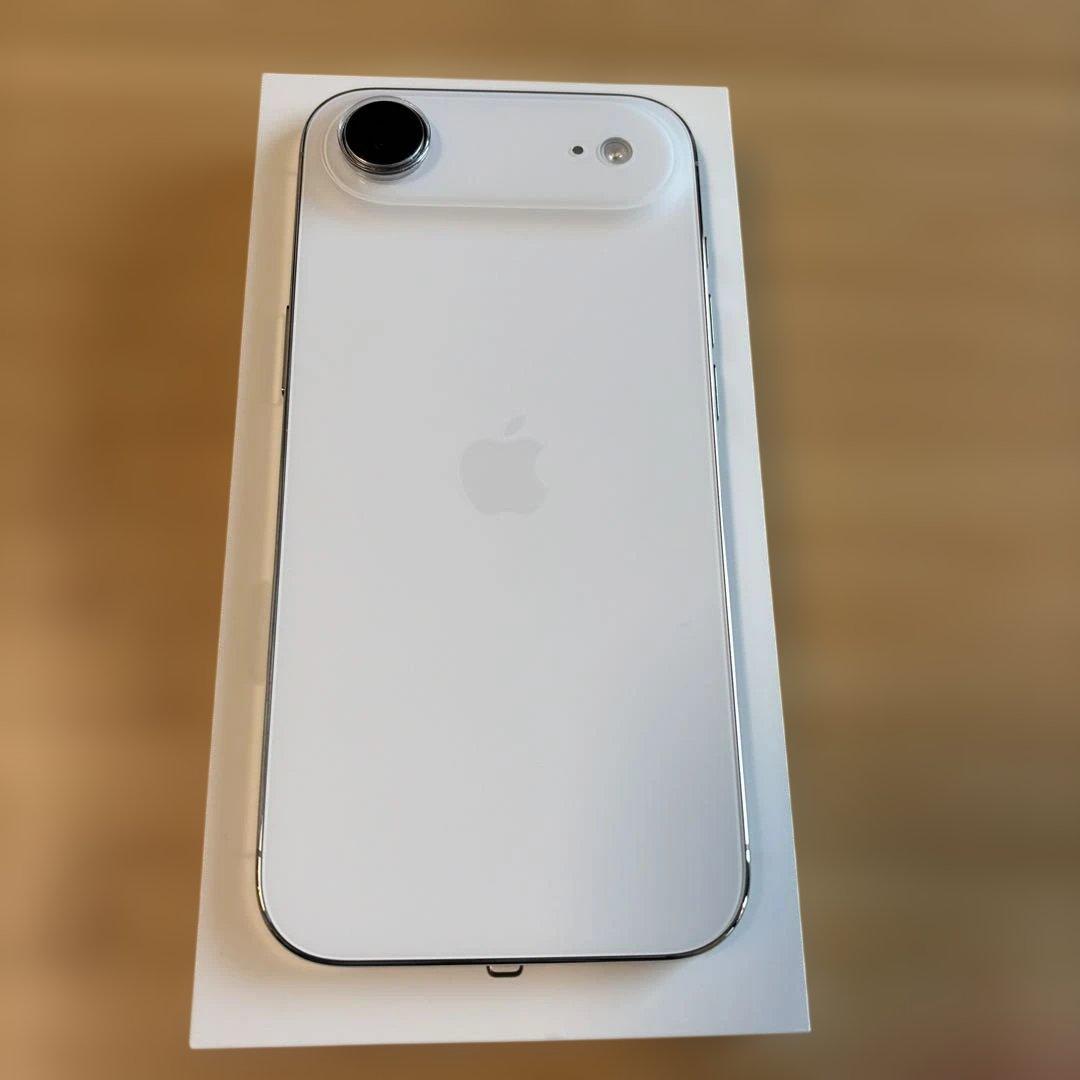 【極美品】iPhone Air Cloud White 256GB 付属品未使用