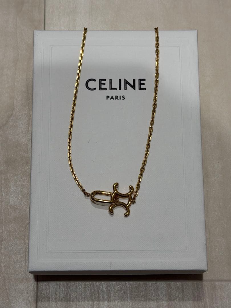 セリーヌ　トリンオフロックネックレス