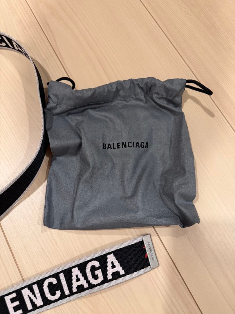 BALENCIAGA Dリング　ロゴベルト
