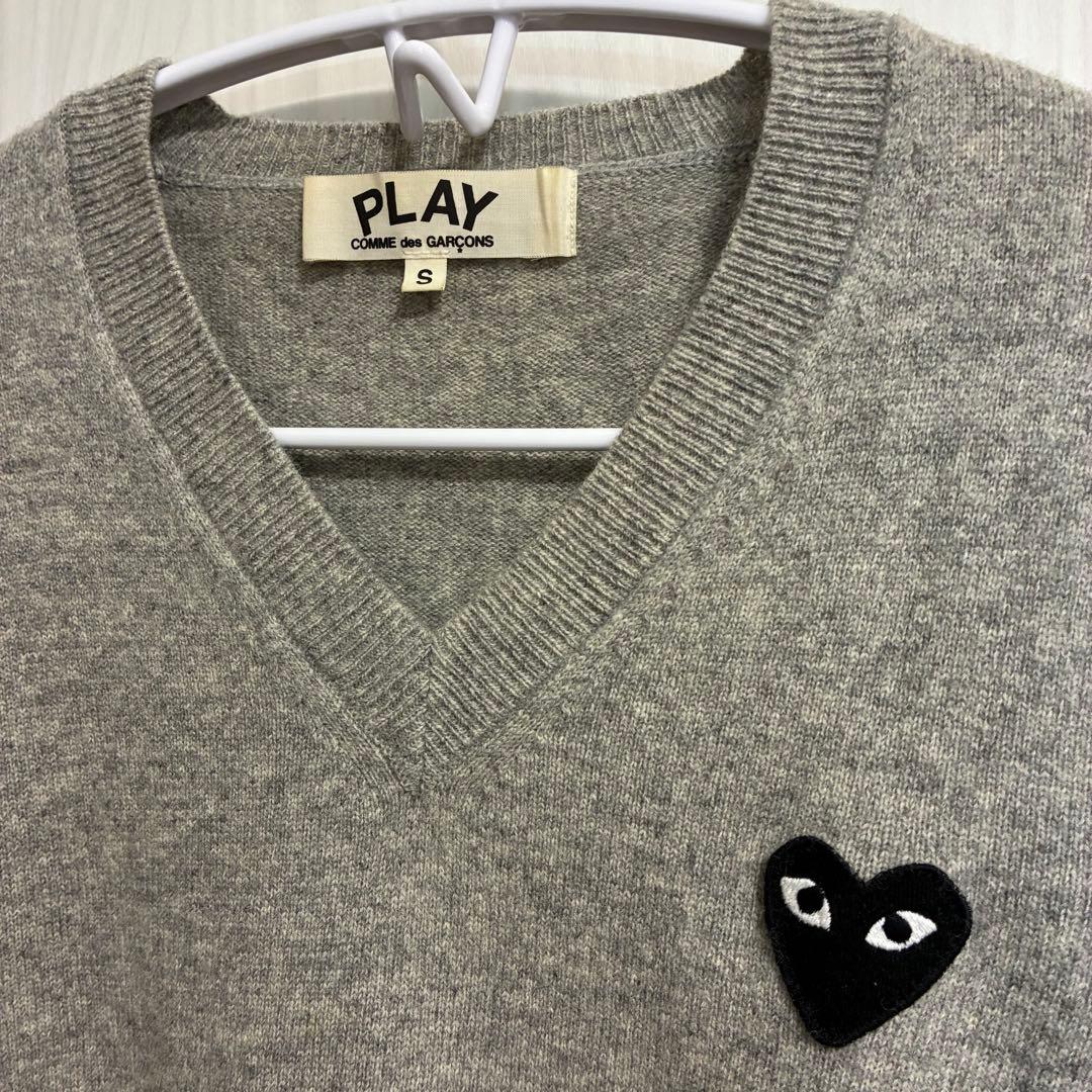 PLAY Comme des Garçons グレー Vネック セーター S