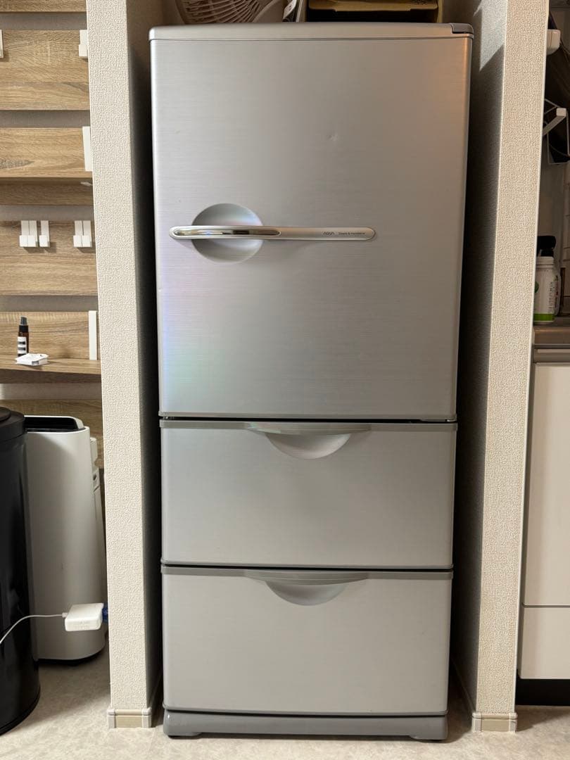 と*よ様 AQUA 3ドア 255 L 冷蔵庫 /冷凍庫 /野菜室 AQR-26