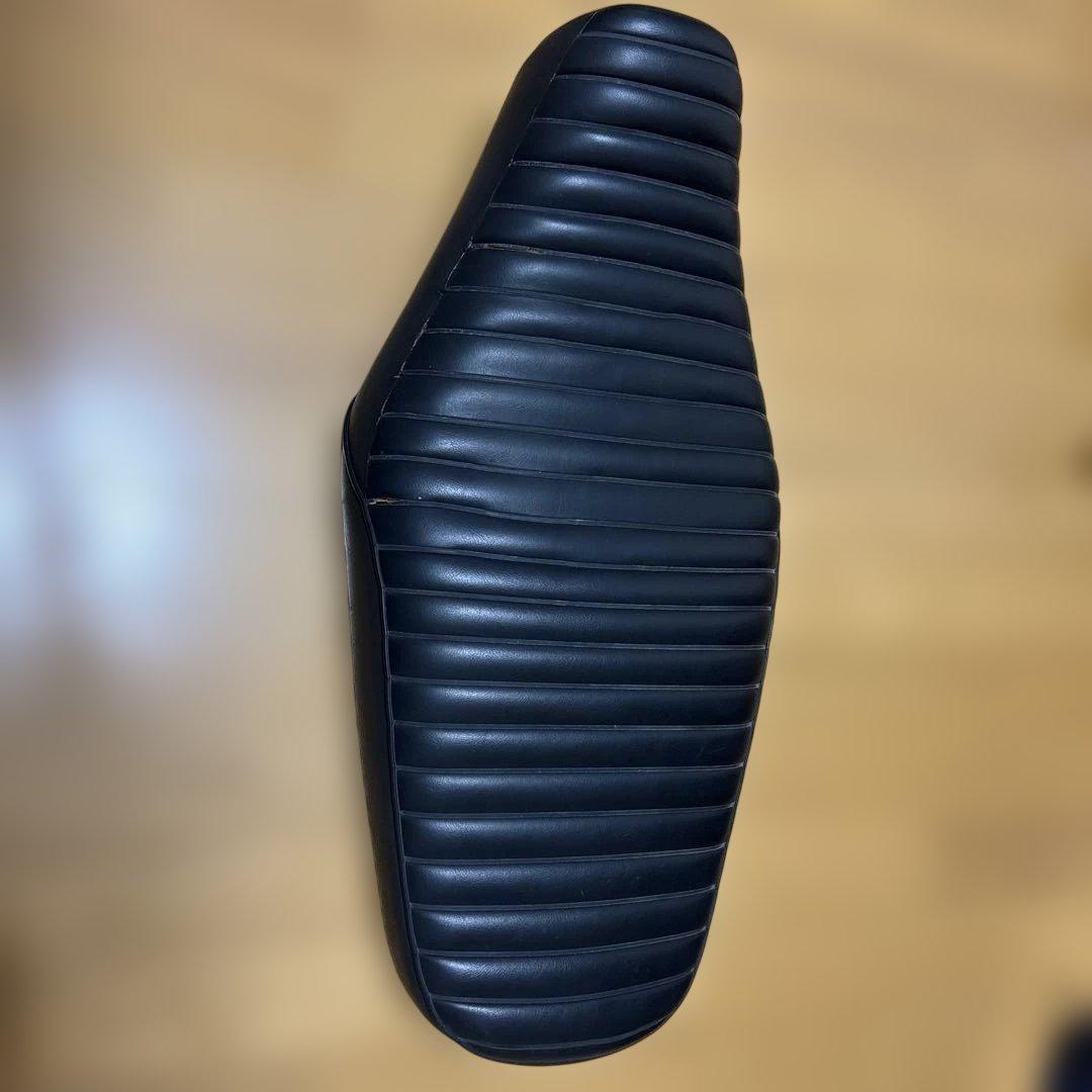 w800 純正シート、破けあり、状態悪い。