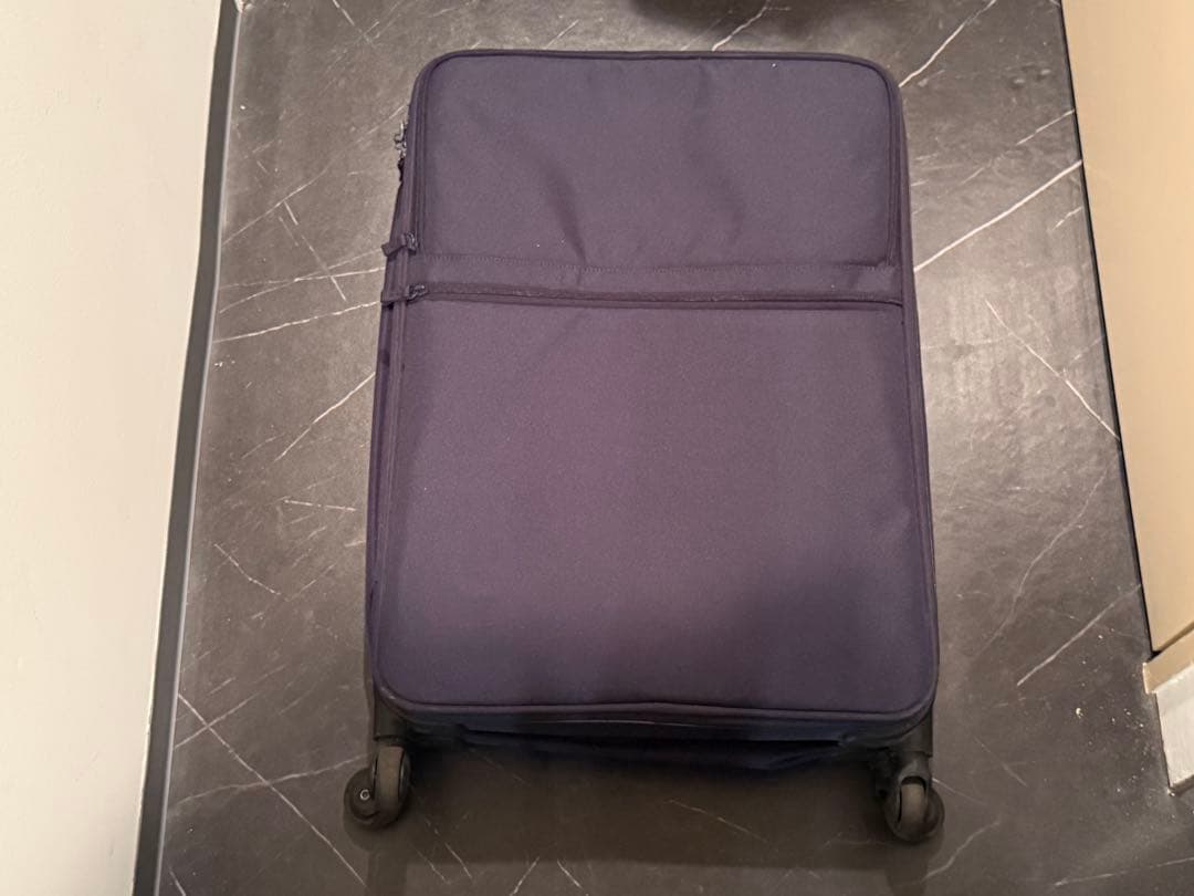 【無印良品】半分の厚みで収納できるソフトキャリー 大型（63L）ダークネイビー