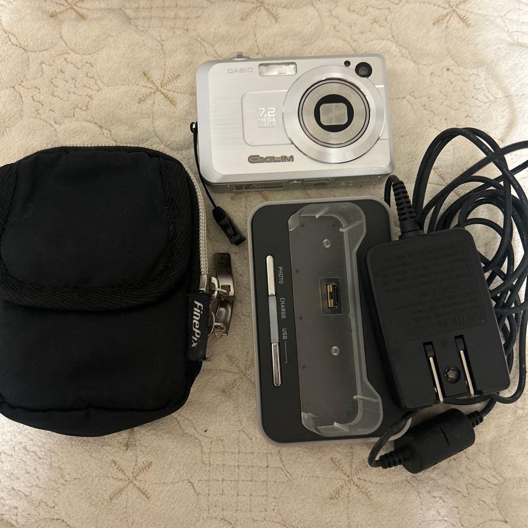 CASIO デジカメ　カメラ
