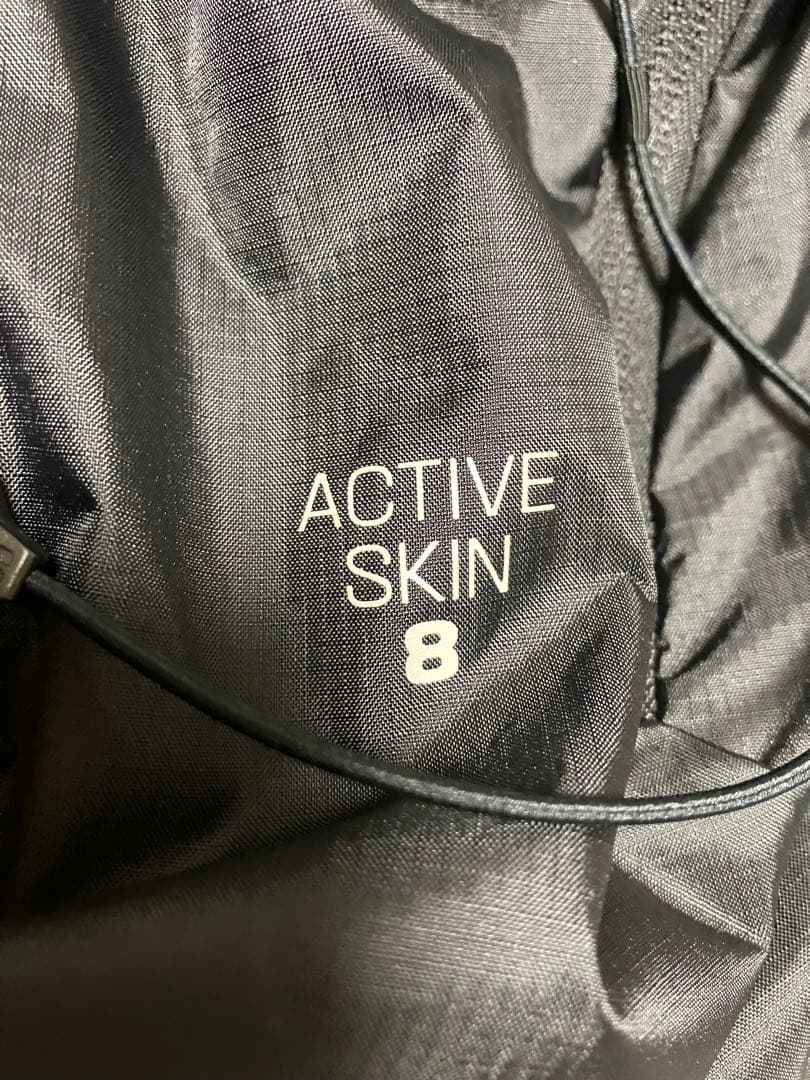 【新品　試着のみ】SALOMON ACTIVE SKIN 8 ブラック Sサイズ