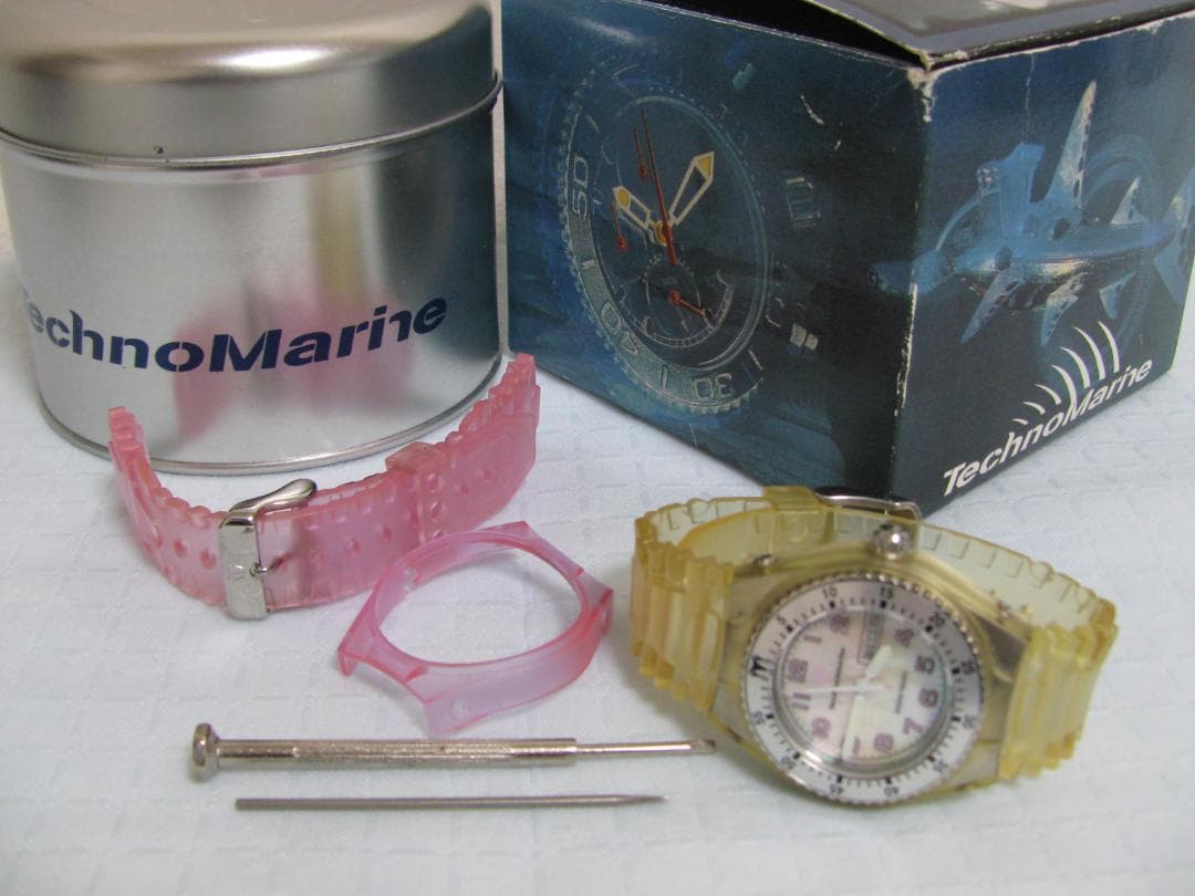 ★TechnoMarine テクノマリーン 300M/1000ft シェル文字盤