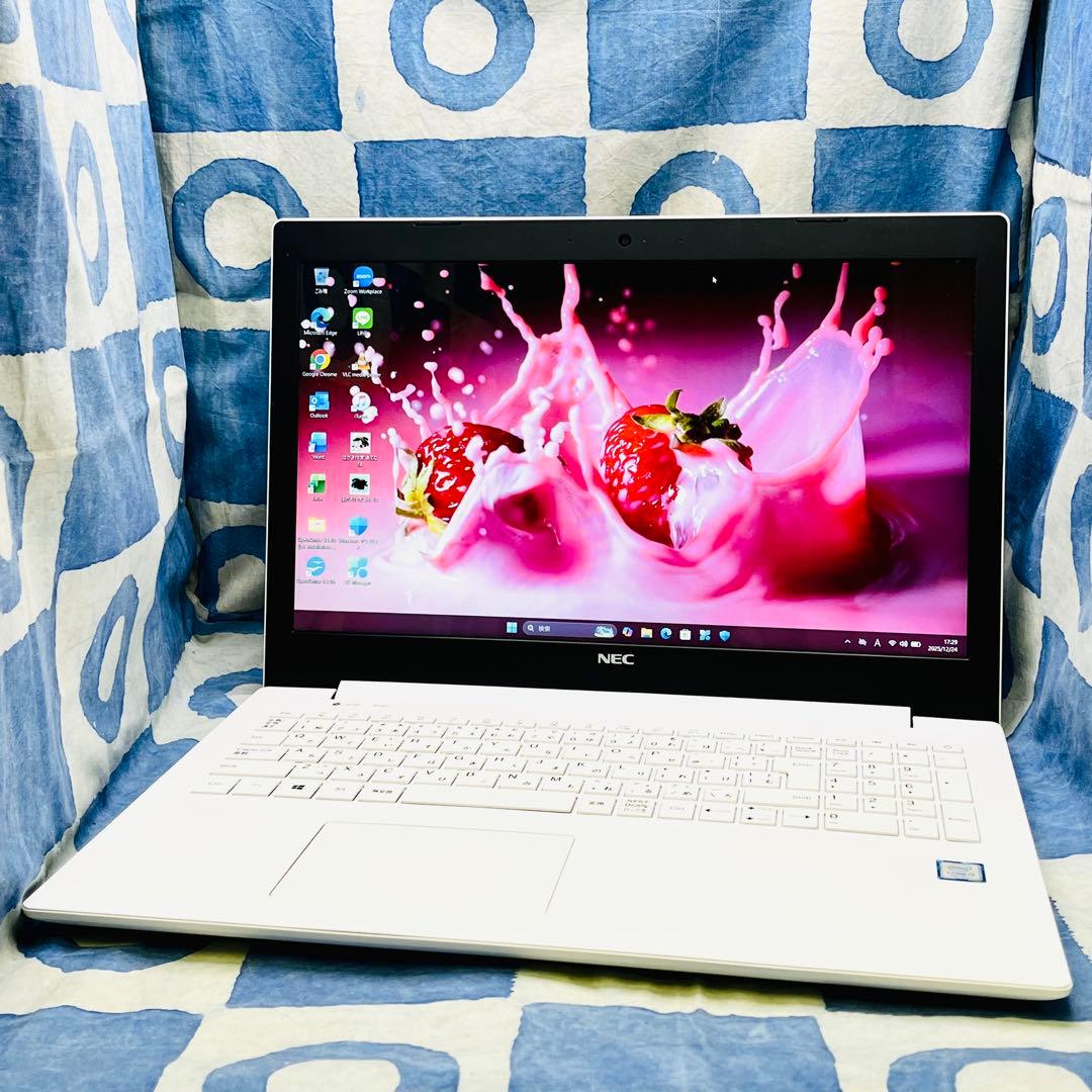 快速SSD256G☆人気白ノートパソコン♪第7世代♡カメラ付！Windows11