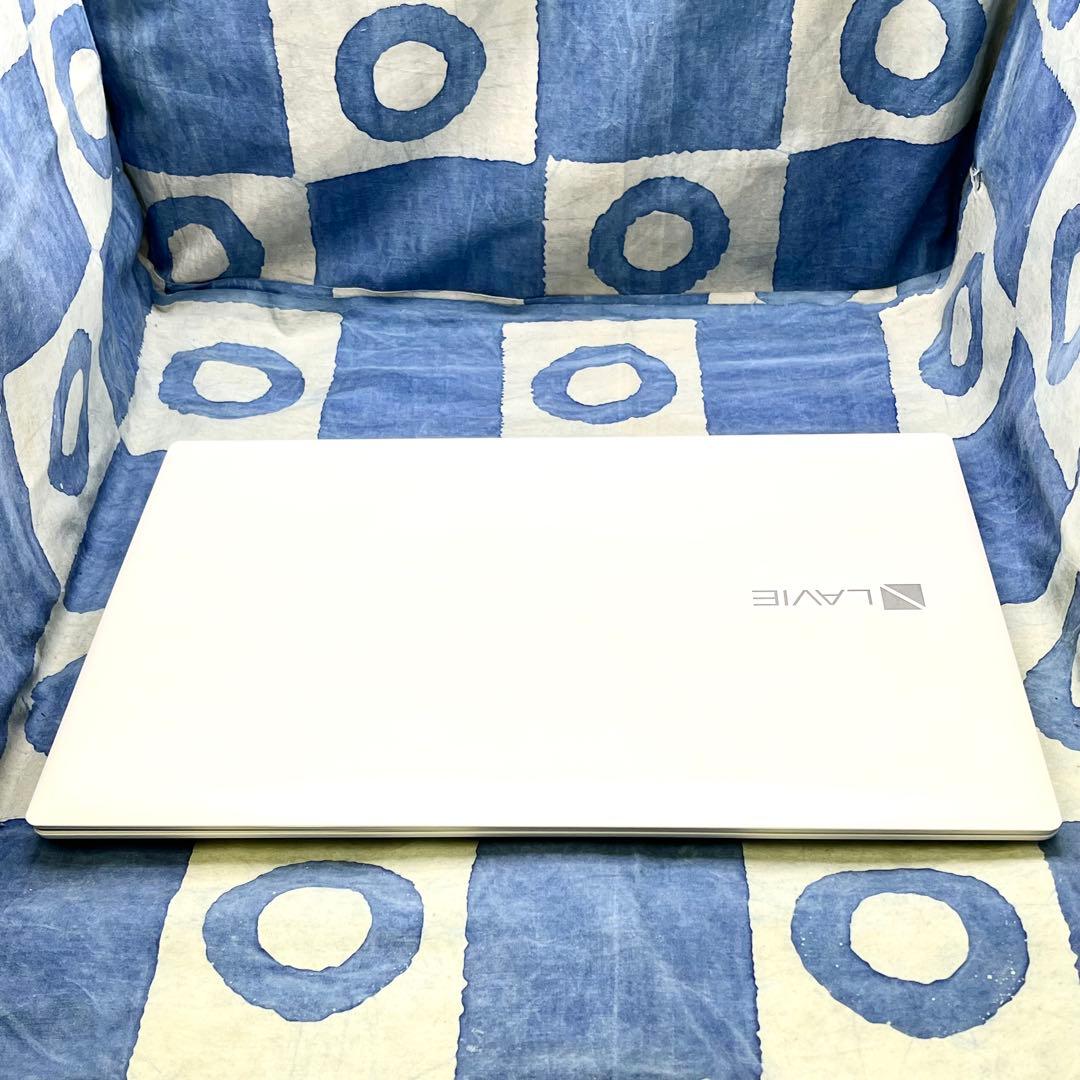 快速SSD256G☆人気白ノートパソコン♪第7世代♡カメラ付！Windows11