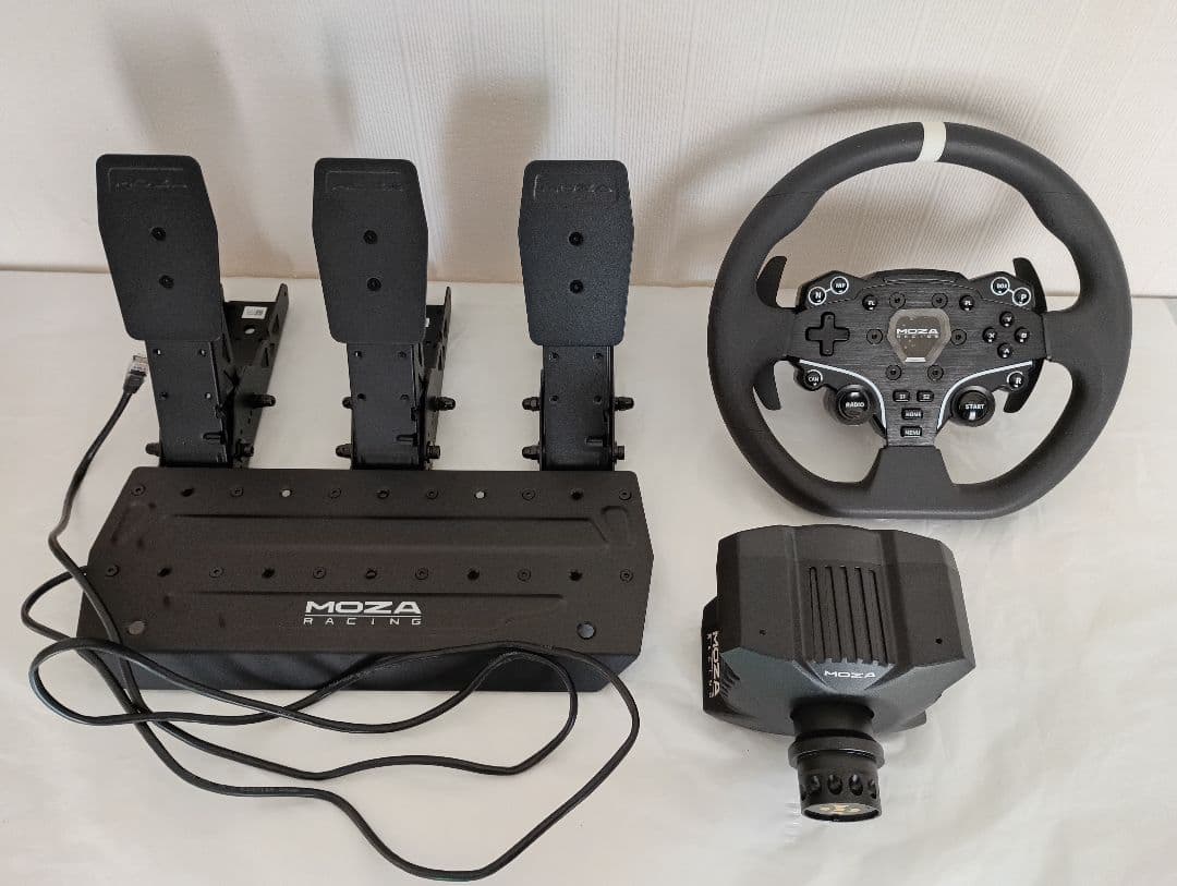 MOZA R3　ハンコン　ダイレクトドライブ　別売のクラッチペダル付き