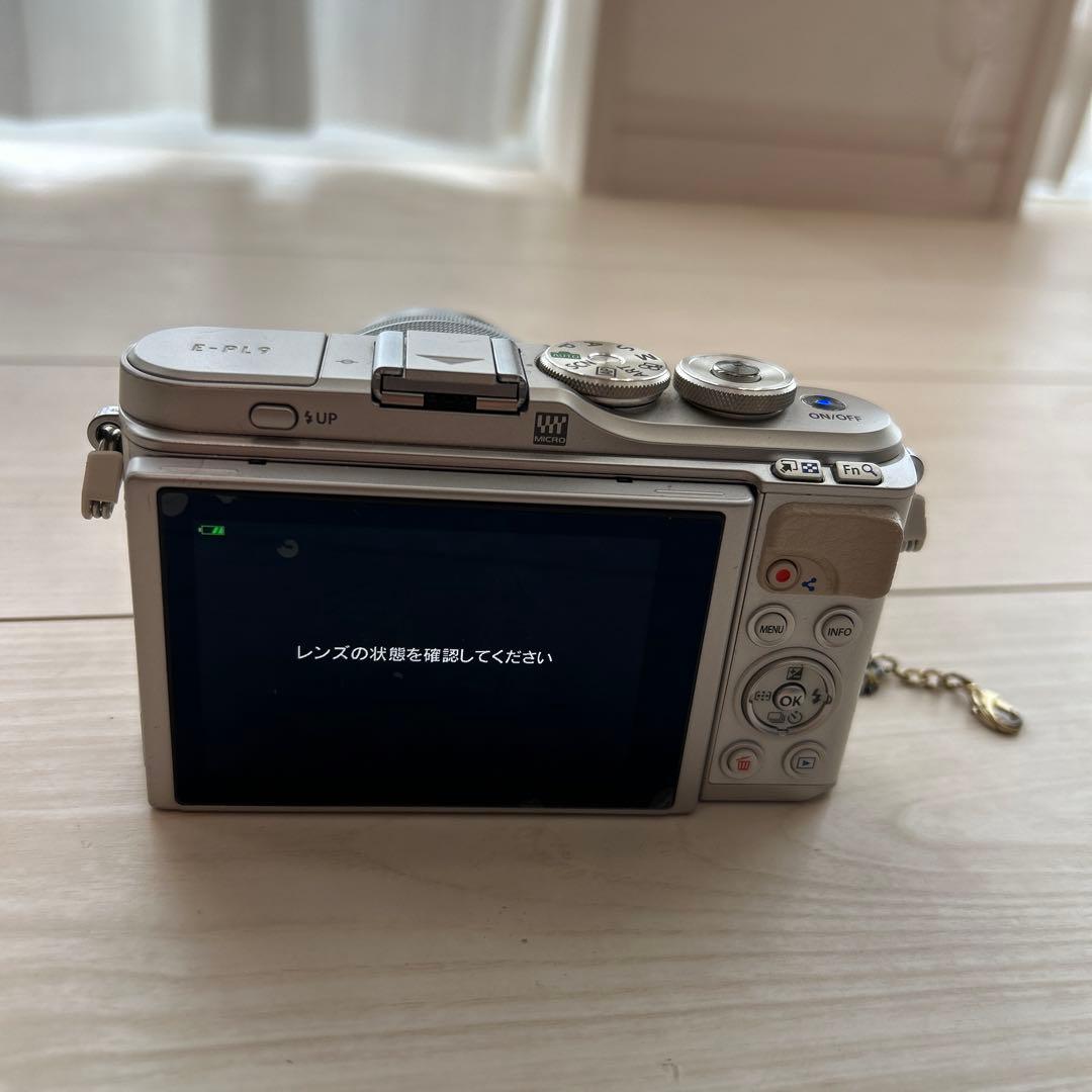 OLYMPUS PEN E-PL9 シルバー レンズ付き