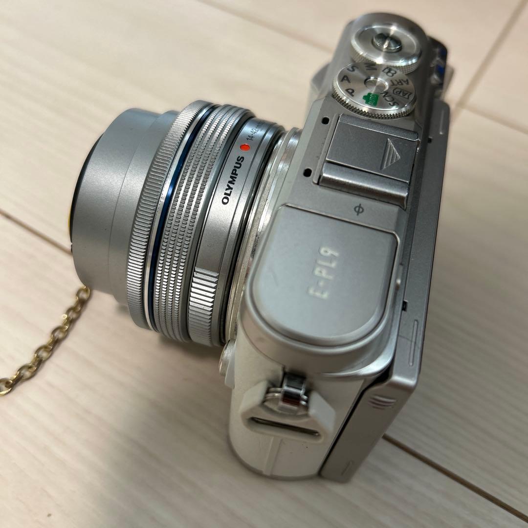 OLYMPUS PEN E-PL9 シルバー レンズ付き