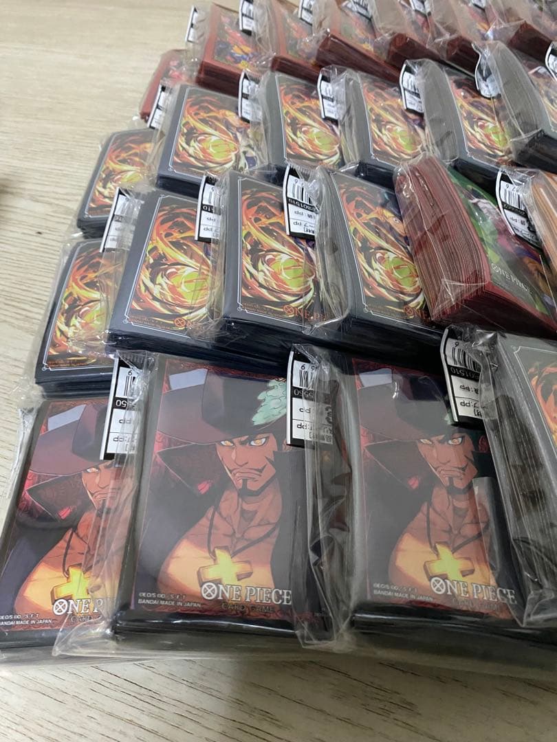 【新品未開封】ワンピースカードゲーム　スリーブ31個