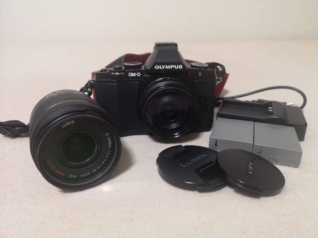 ★OLYMPUS OM-D E-M5★LUMIXレンズ2本付き★