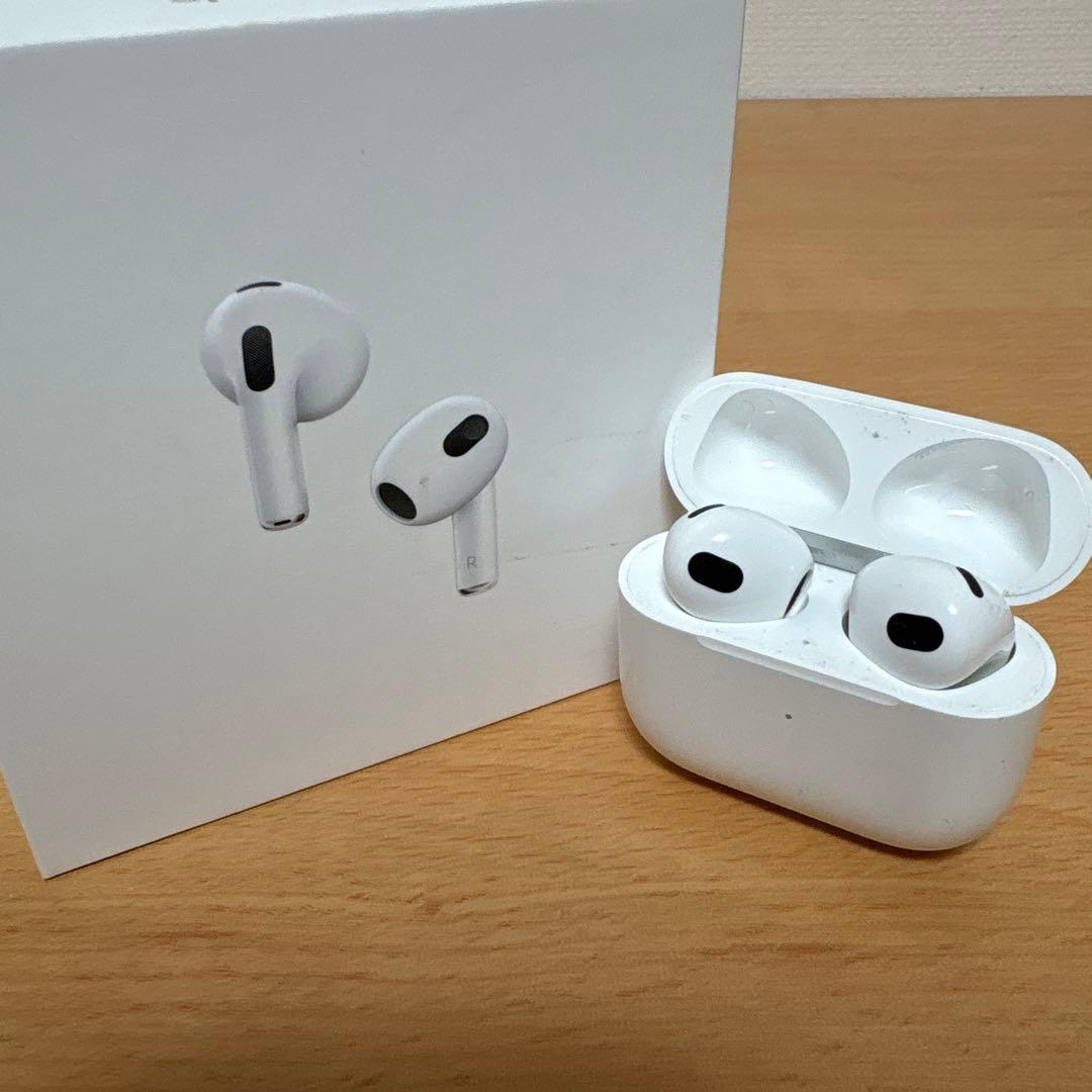 〈Apple〉AirPods（第3世代）