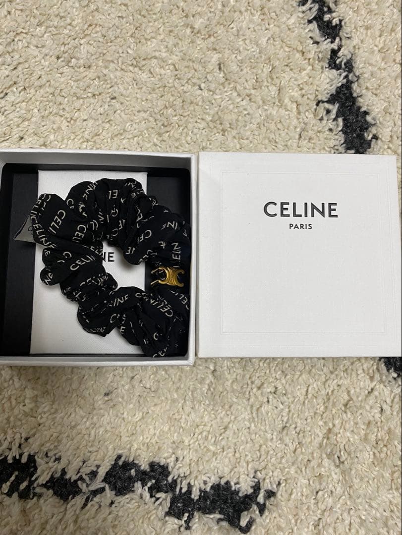 CELINE ロゴ入り ブラック シュシュ